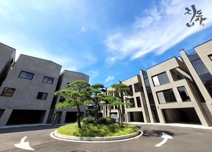 경기 고양일산동구 풍동 D-5(104-1동)동 풍동 프라이빗하고 세련된 타운하우스/초,증,고 도보 5~7분/벙커형주차장 분양 매물번호 10411 사진 1