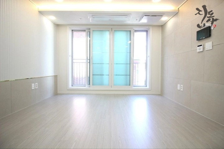 서울 은평구 신사동 ⭐역세권⭐6호선 응암역 도보 5분/ 구조 좋은 넓은 2룸 분양 매물번호 10165 사진 1